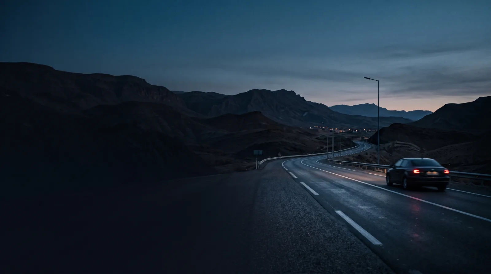 Route à travers les paysages du Maroc